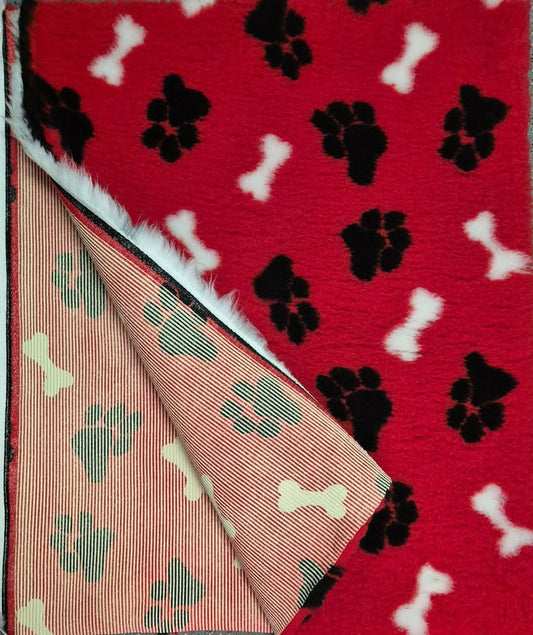 Non-Slip Vet Bedding 100x75cm Red fleece with paw design